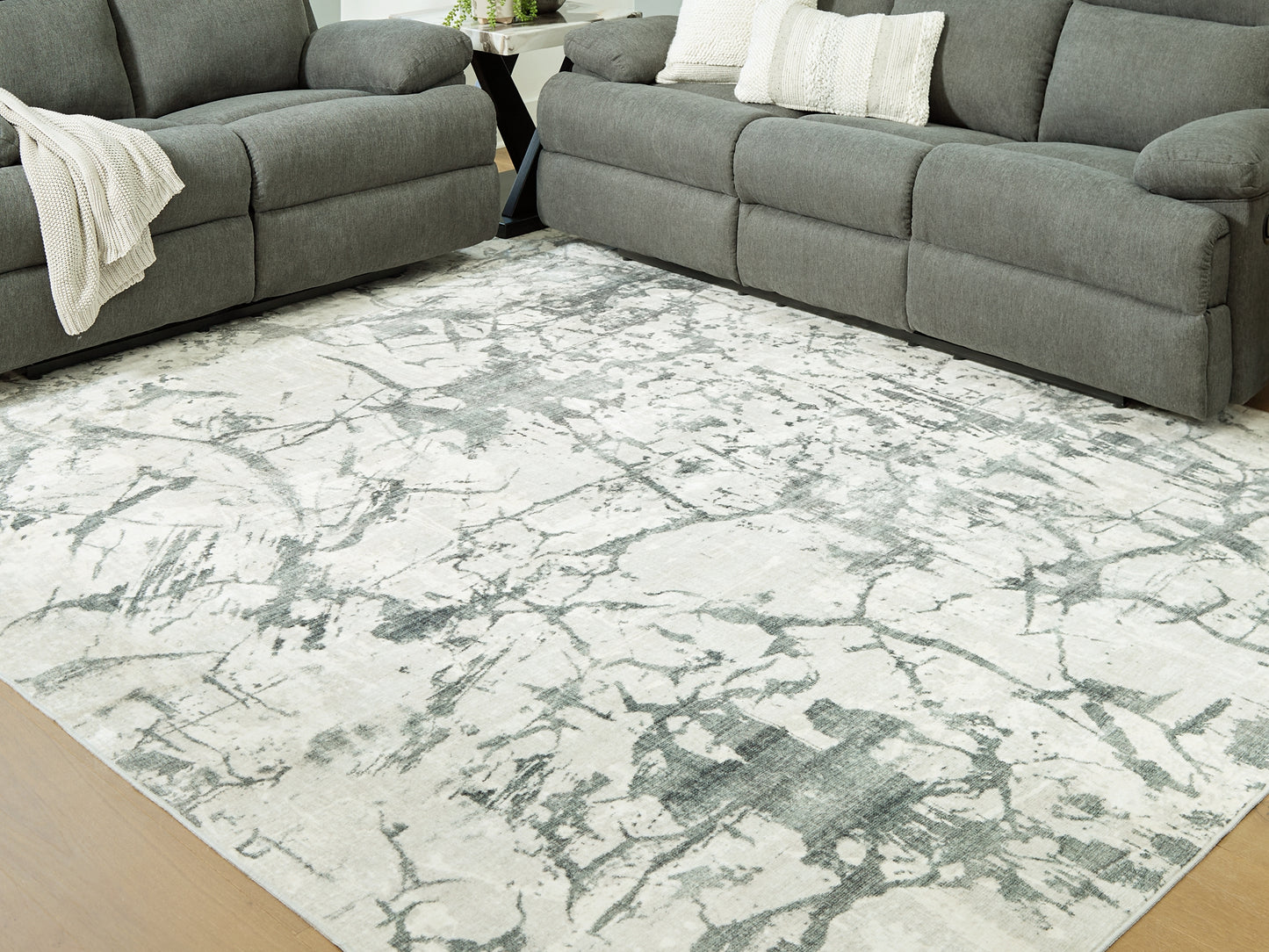 Tobinbury Washable Medium Rug